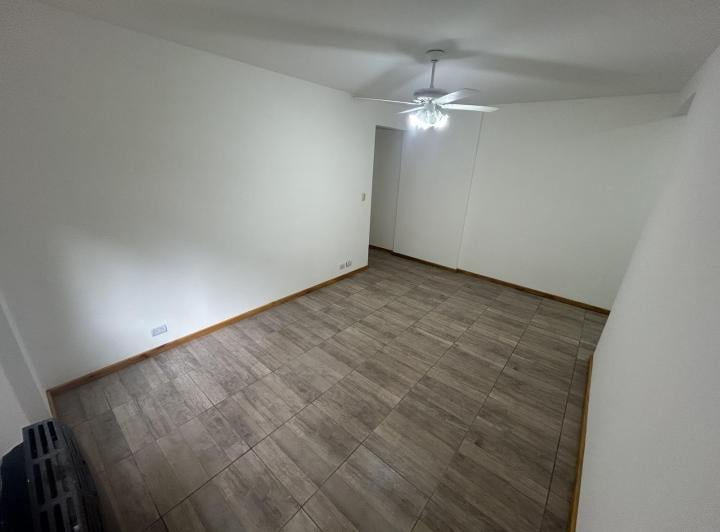 Foto de MUY BUEN DEPARTAMENTO DE 3 AMBIENTES RECICLADO EN TORRES 14 DE JULIO, imagen 5