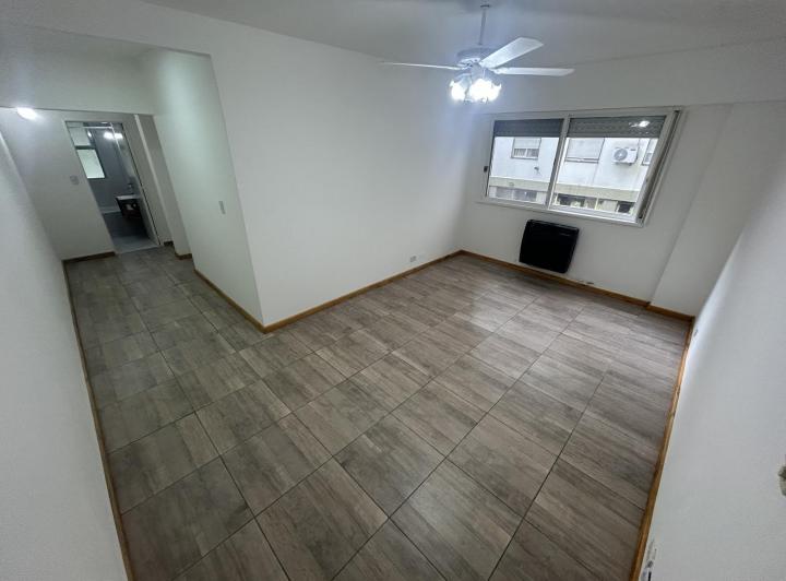 MUY BUEN DEPARTAMENTO DE 3 AMBIENTES RECICLADO EN TORRES 14 DE JULIO - APTO CREDITO