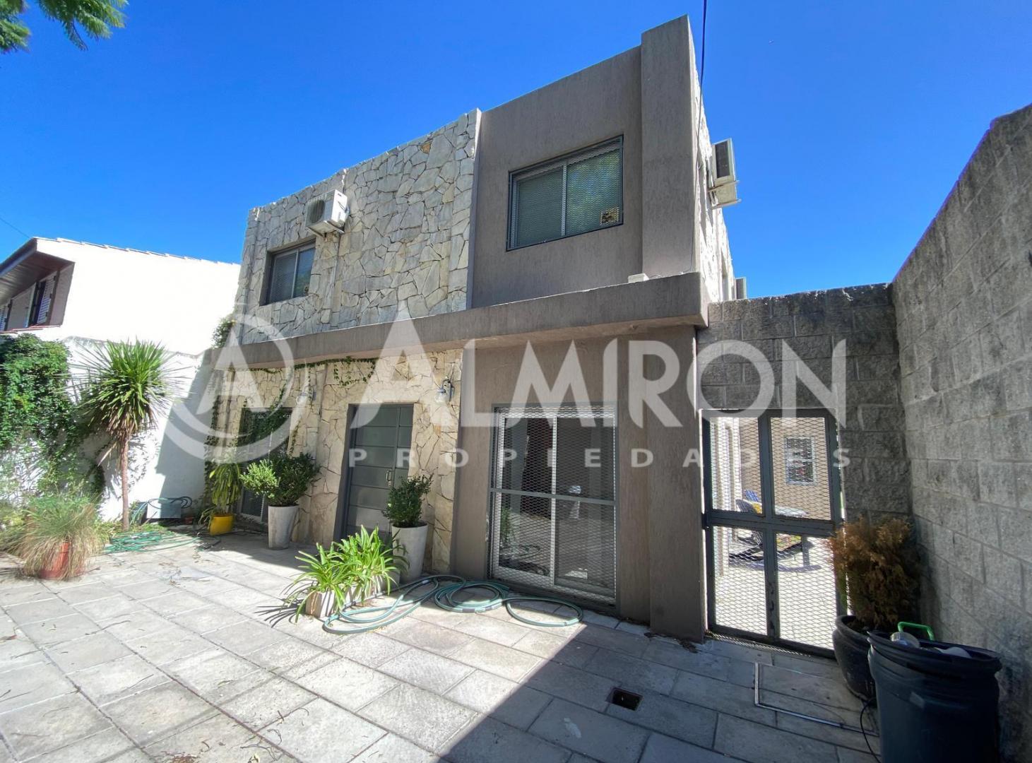 MUY BUENA CASA DE 5 AMBIENTES UNICAMENTE ALQUILER DE USO COMERCIAL