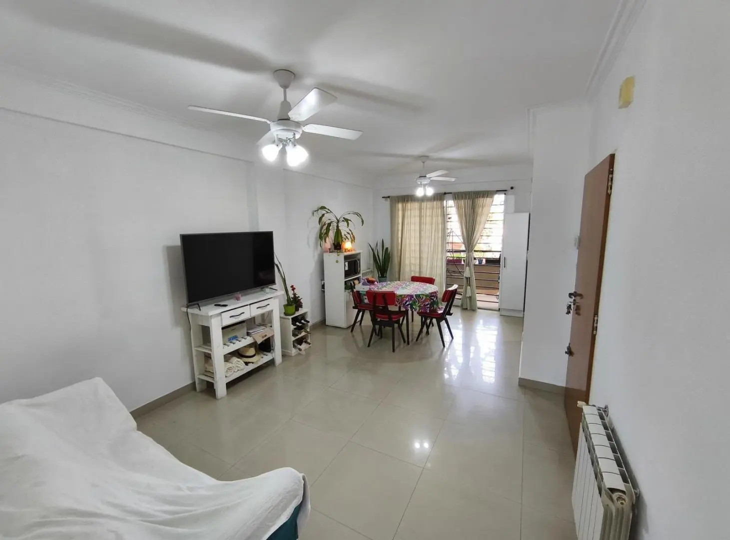 DEPARTAMENTO 3 AMBIENTES AL FRENTE CON COCHERA Y BAULERA 4