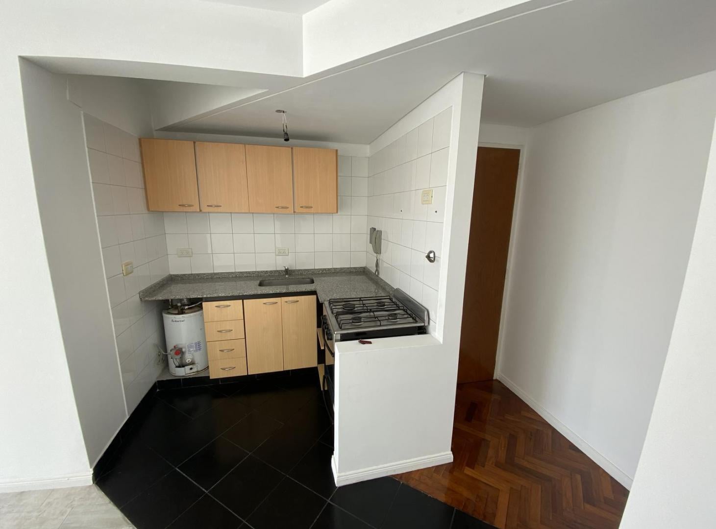Foto de DEPARTAMENTO MONOAMBIENTE EN MUY BUENA UBICACION EN ALQUILER, imagen 3