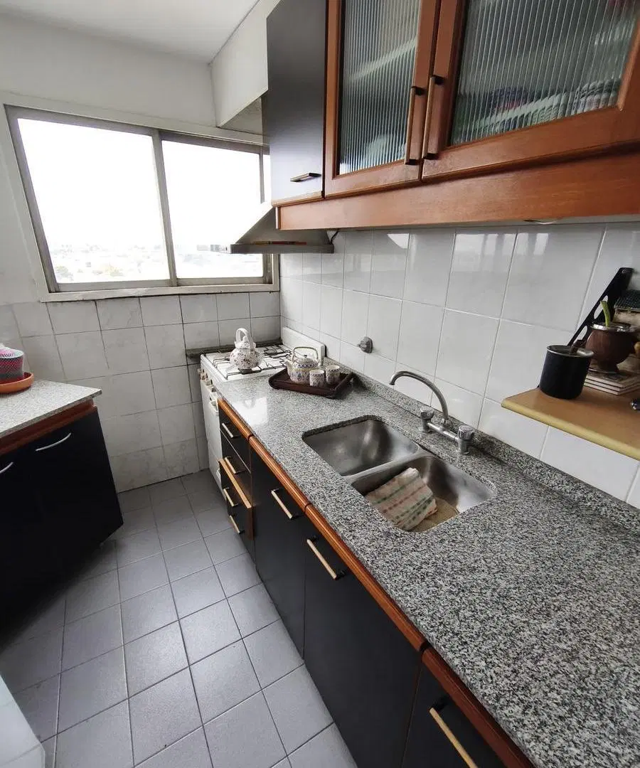 DEPARTAMENTO DOS AMBIENTES CON COCHERA EN TEMPERLEY OESTE 8