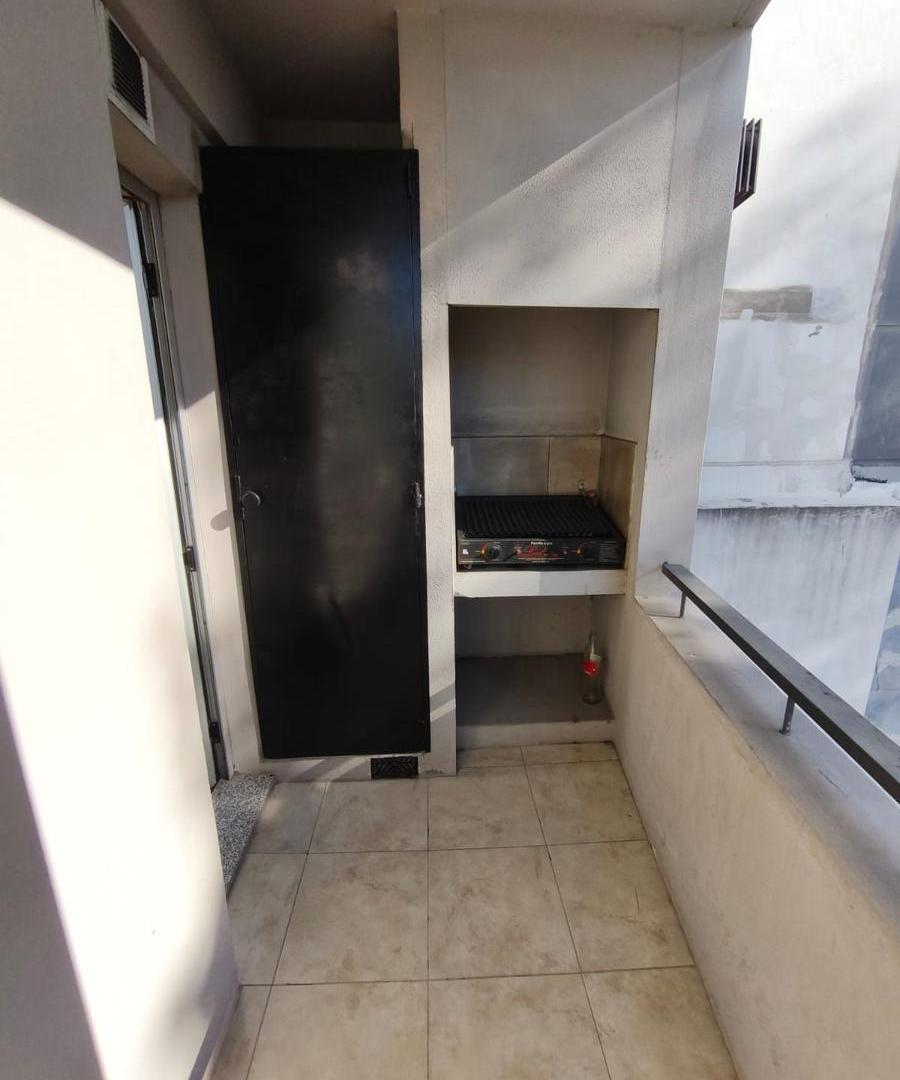 Foto de DEPARTAMENTO DOS AMBIENTES CON COCHERA EN EXCELENTE UBICACION DE BANFIELD, imagen 3