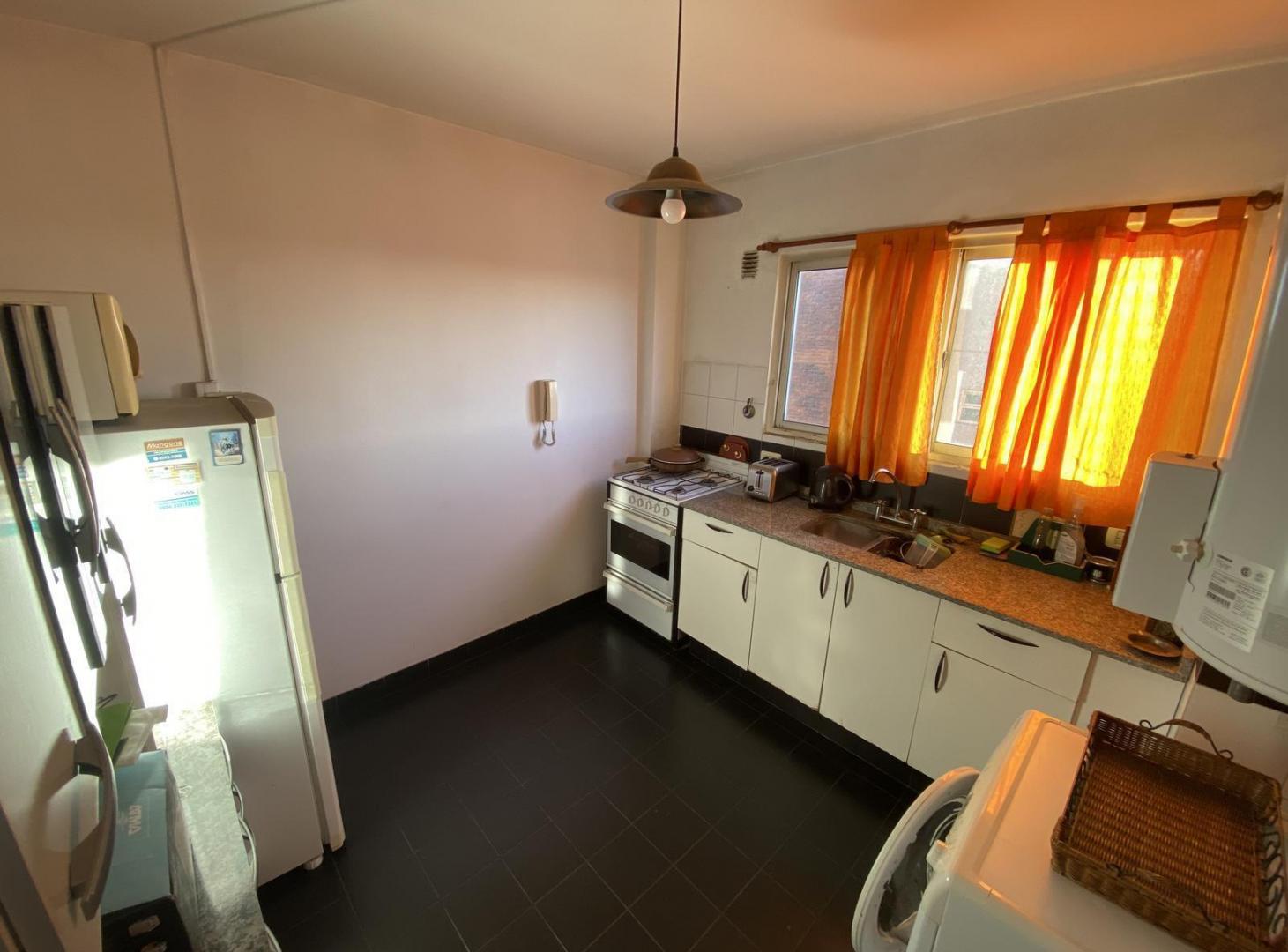 Foto de MUY BUEN DEPARTAMENTO DOS AMBIENTES CON COCHERA, imagen 4