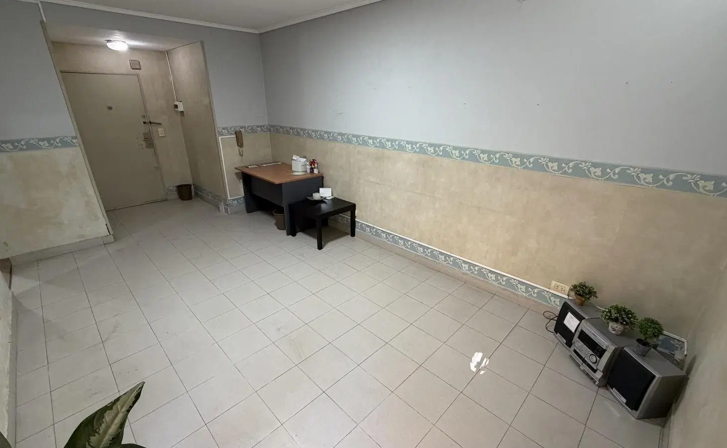 MUY BUEN DEPARTAMENTO DE 3 AMBIENTES CON PATIO EN PLANTA BAJA APTO PROFESIONAL 5