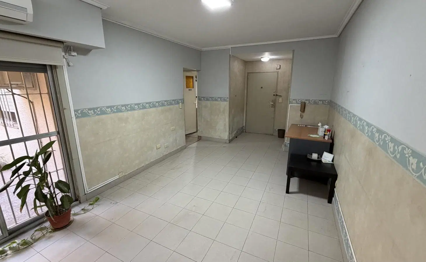 MUY BUEN DEPARTAMENTO DE 3 AMBIENTES CON PATIO EN PLANTA BAJA APTO PROFESIONAL 4