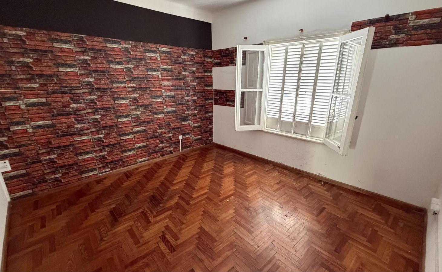 Foto de CASA DE USO COMERCIAL EN EXCELENTE UBICACION DE LOMAS DE ZAMORA, imagen 5