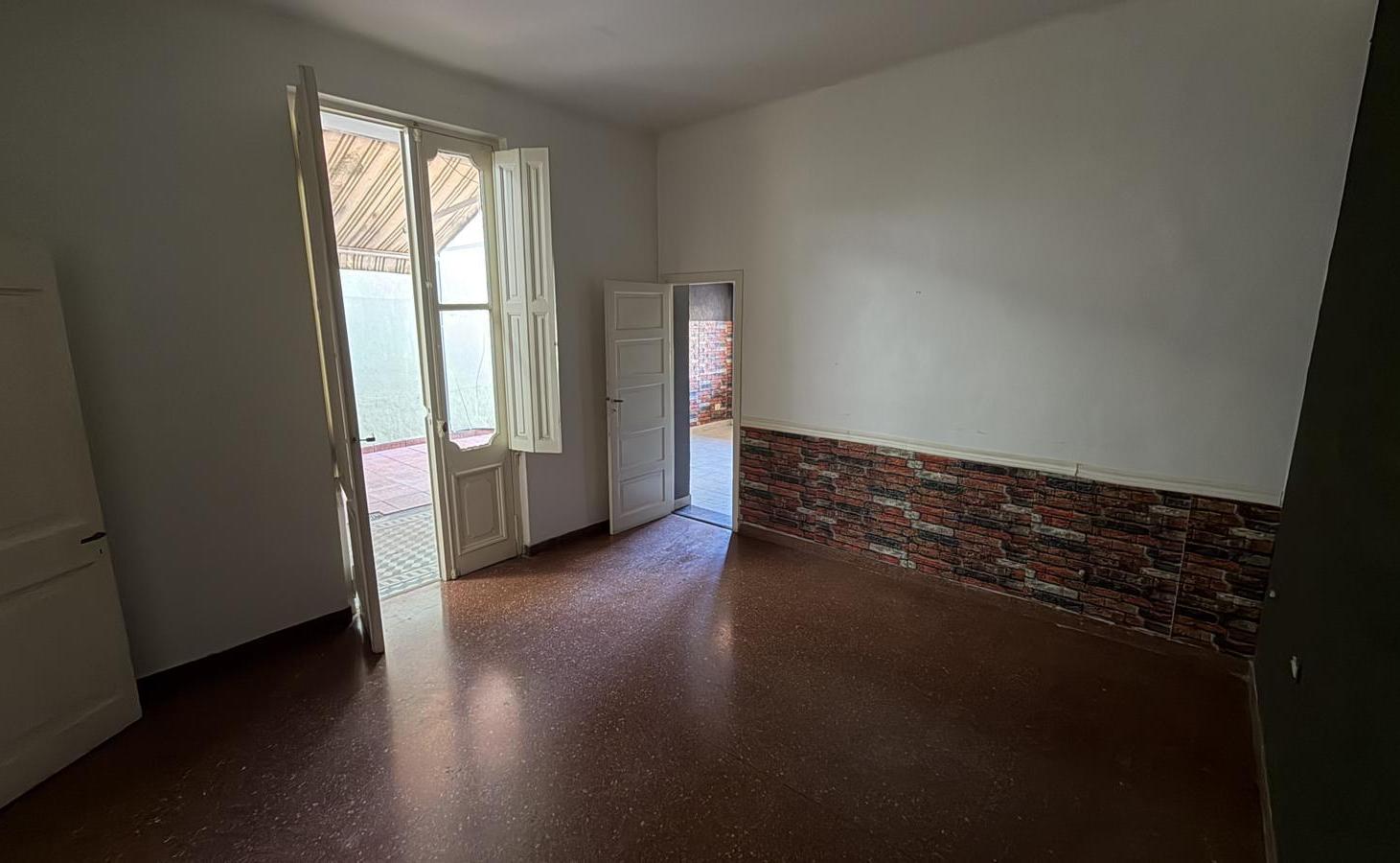 Foto de CASA DE USO COMERCIAL EN EXCELENTE UBICACION DE LOMAS DE ZAMORA, imagen 3