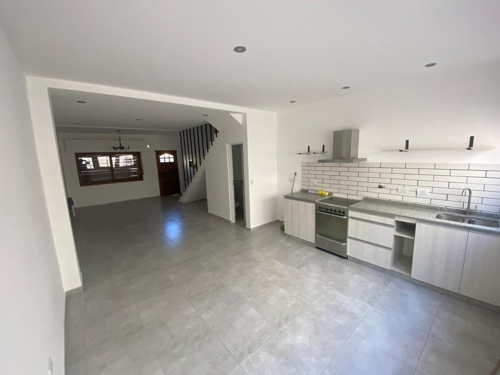 Foto de EXCELENTE DUPLEX DE 3 AMBIENTES CON PATIO, imagen 1