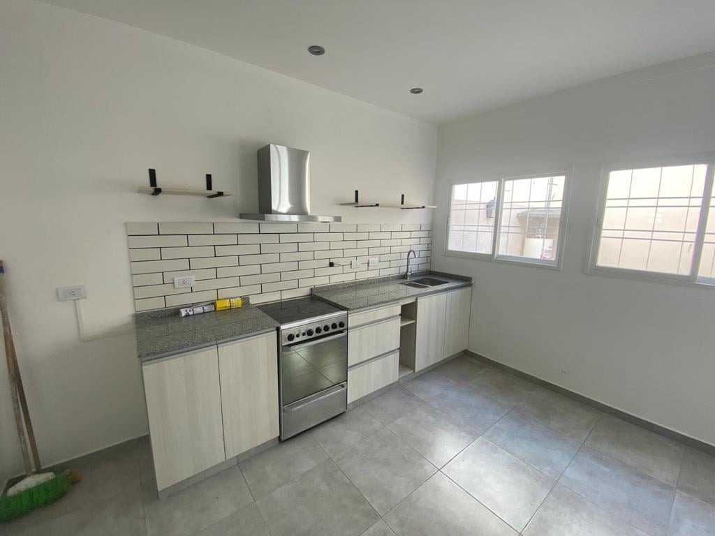 Foto de EXCELENTE DUPLEX DE 3 AMBIENTES CON PATIO, imagen 2