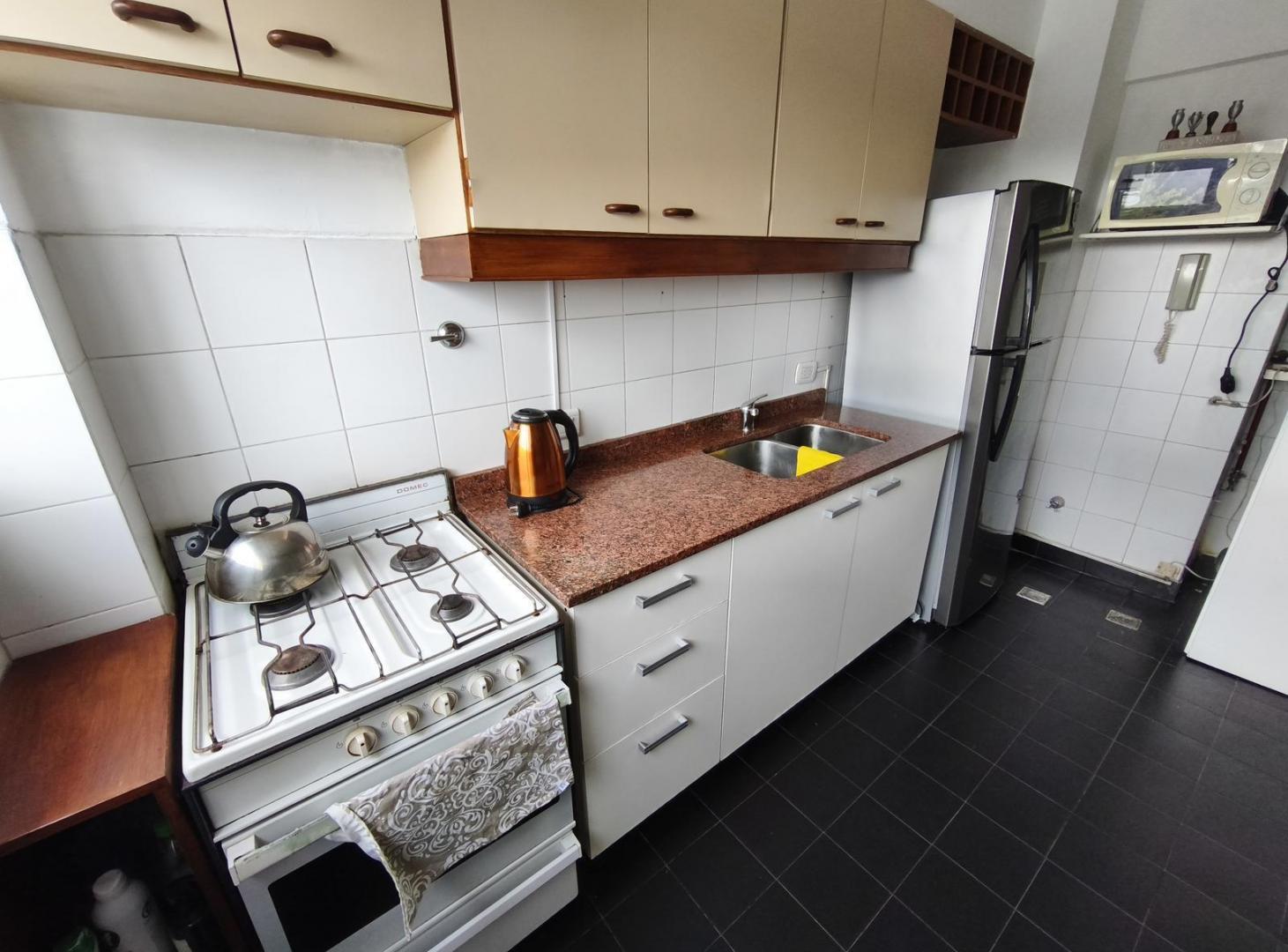 Foto de DEPARTAMENTO DOS AMBIENTES CON COCHERA EN EXCELENTE UBICACION DE, imagen 2