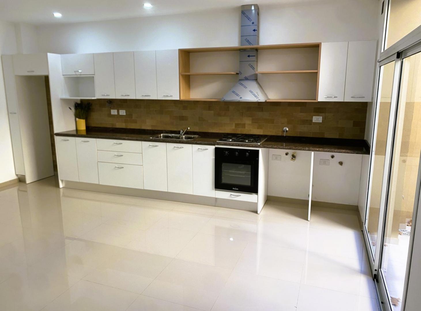 Foto de PH A ESTRENAR DE 3 AMBIENTES CON COCHERA EXCELENTE CONSTRUCCION - APTO, imagen 1