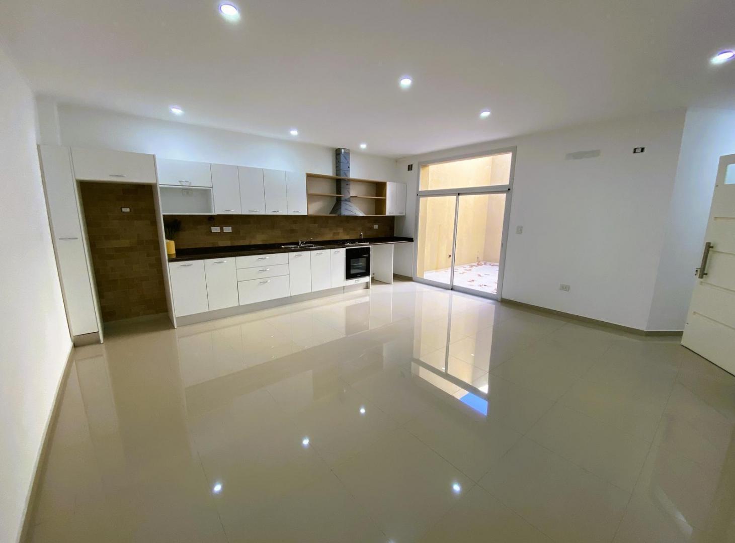 Foto de PH A ESTRENAR DE 3 AMBIENTES CON COCHERA EXCELENTE CONSTRUCCION - APTO, imagen 3
