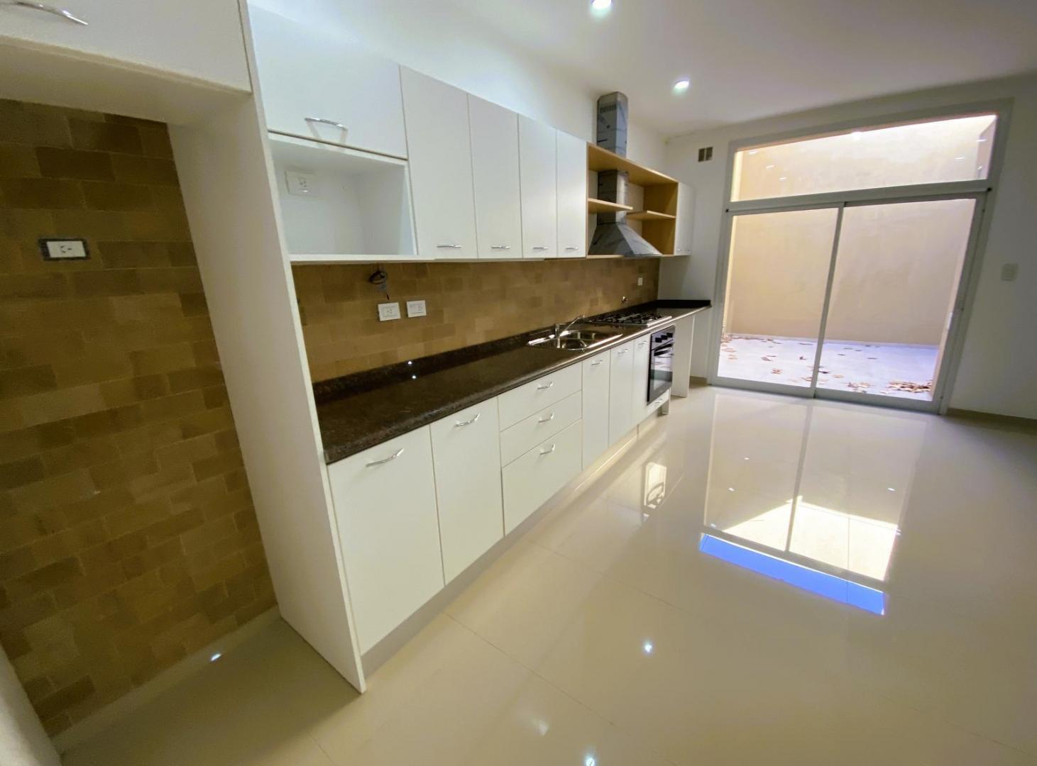 Foto de PH A ESTRENAR DE 3 AMBIENTES CON COCHERA EXCELENTE CONSTRUCCION - APTO, imagen 2