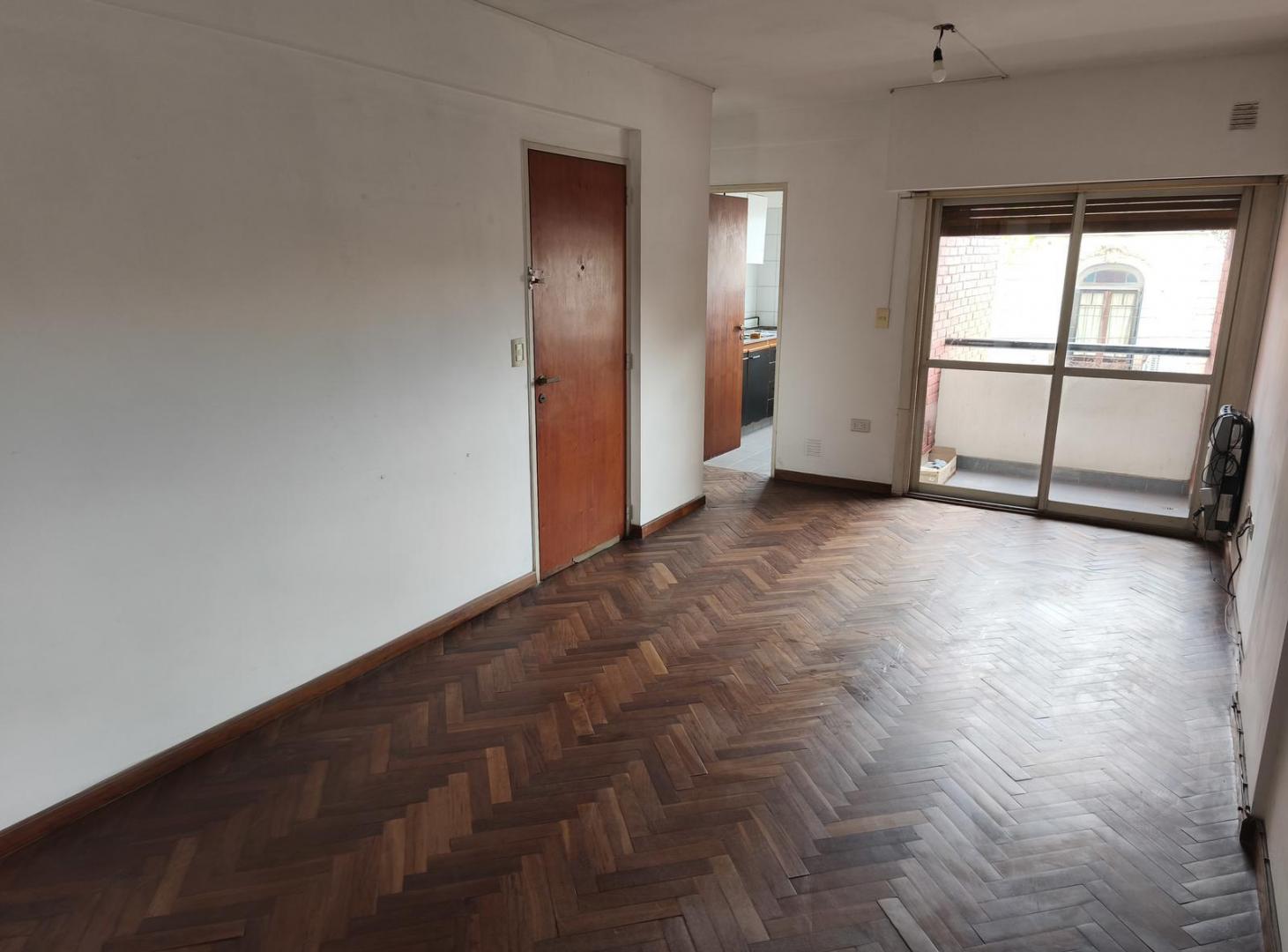 Foto de DEPARTAMENTO DOS AMBIENTES EN EXCELENTE UBICACION DE TEMPERLEY, imagen 1