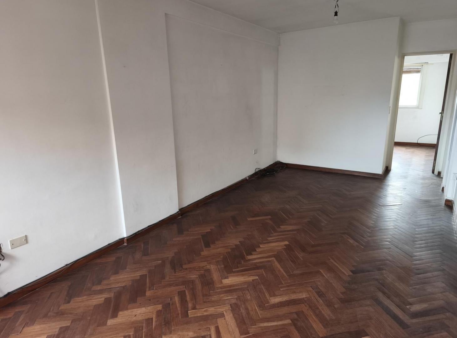 Foto de DEPARTAMENTO DOS AMBIENTES EN EXCELENTE UBICACION DE TEMPERLEY, imagen 3