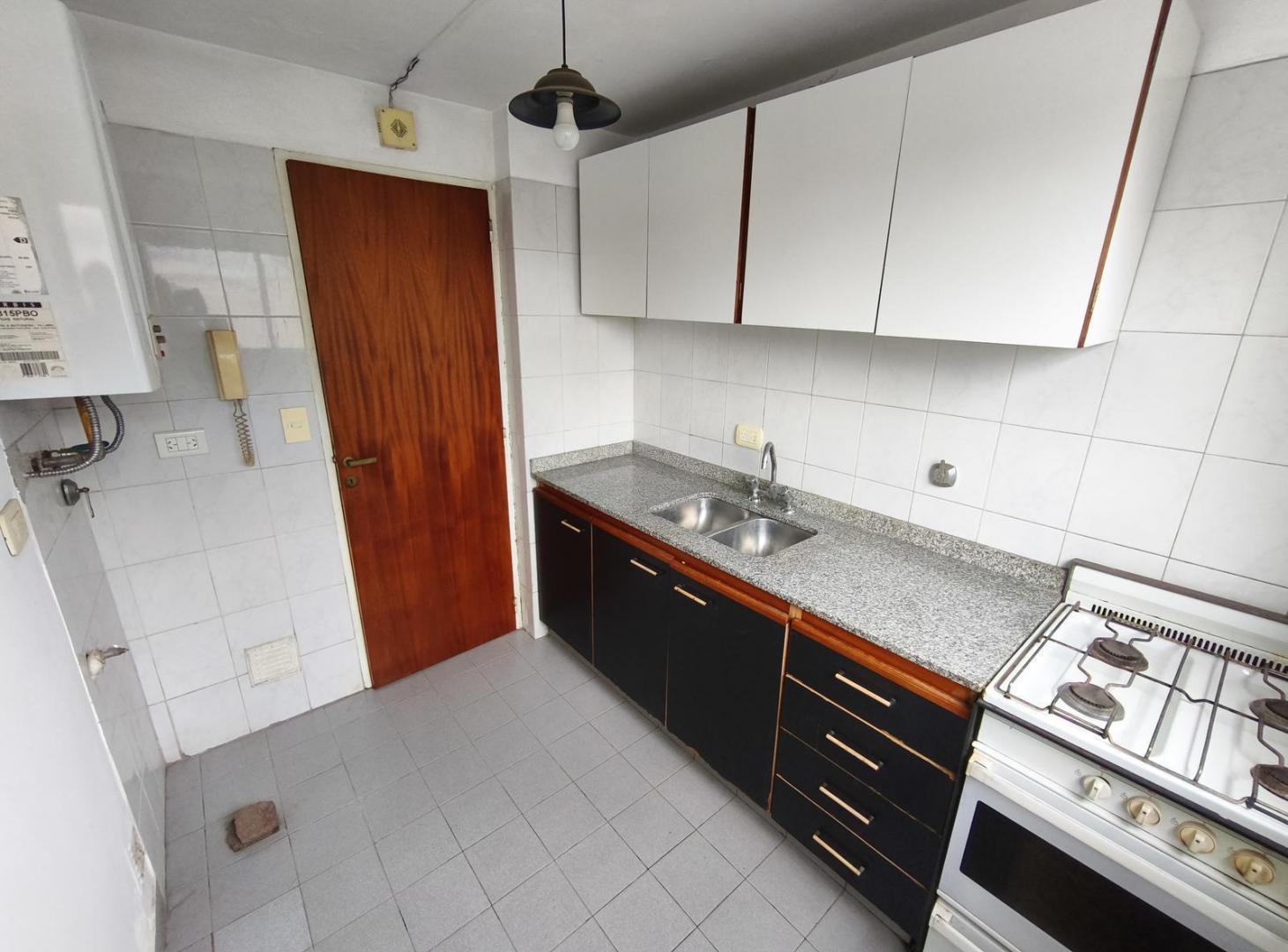 Foto de DEPARTAMENTO DOS AMBIENTES EN EXCELENTE UBICACION DE TEMPERLEY, imagen 5