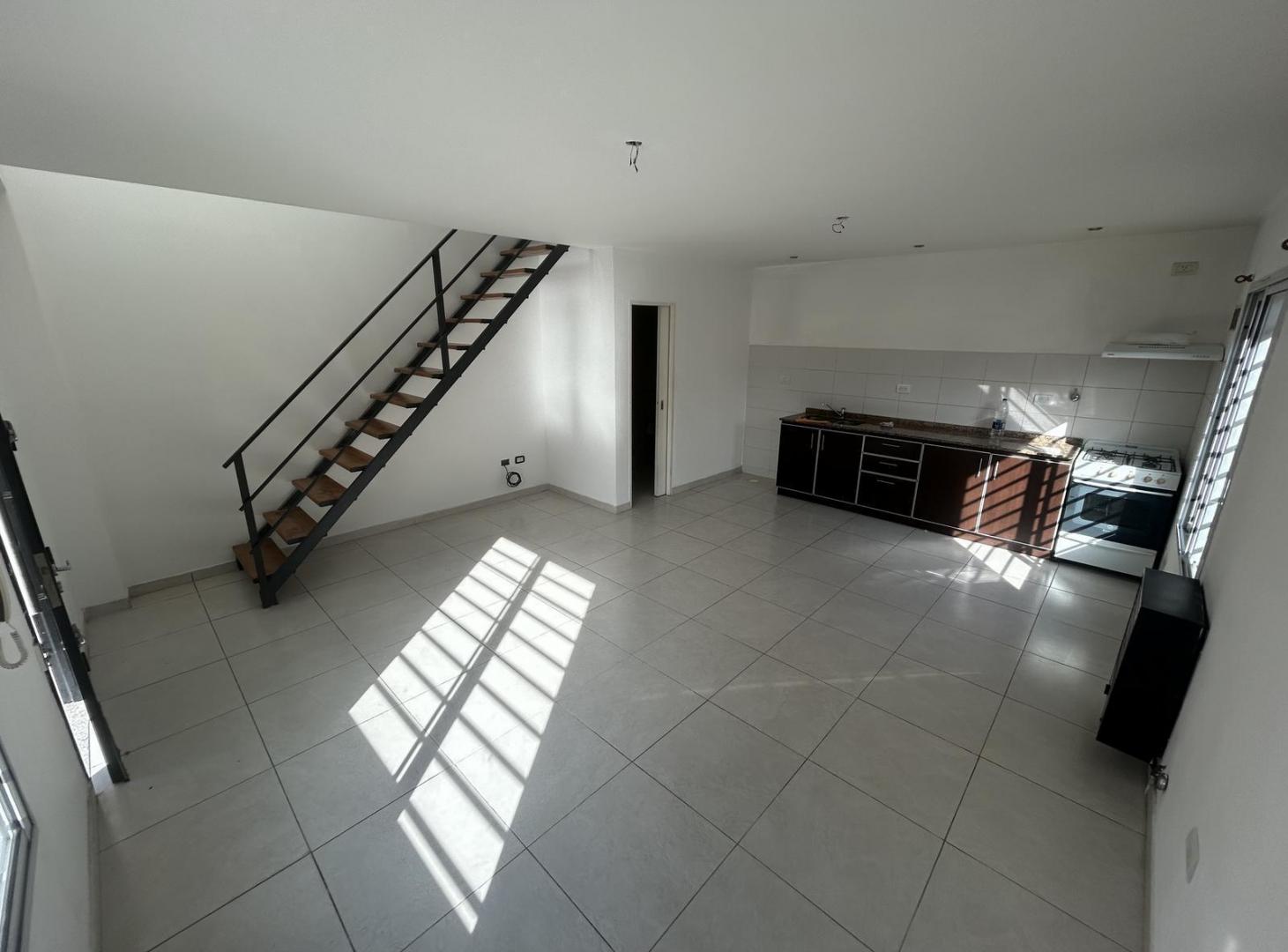 Foto de DEPARTAMENTO DE 3 AMBIENTES CON COCHERA Y PATIO EN COMPLEJO, imagen 5