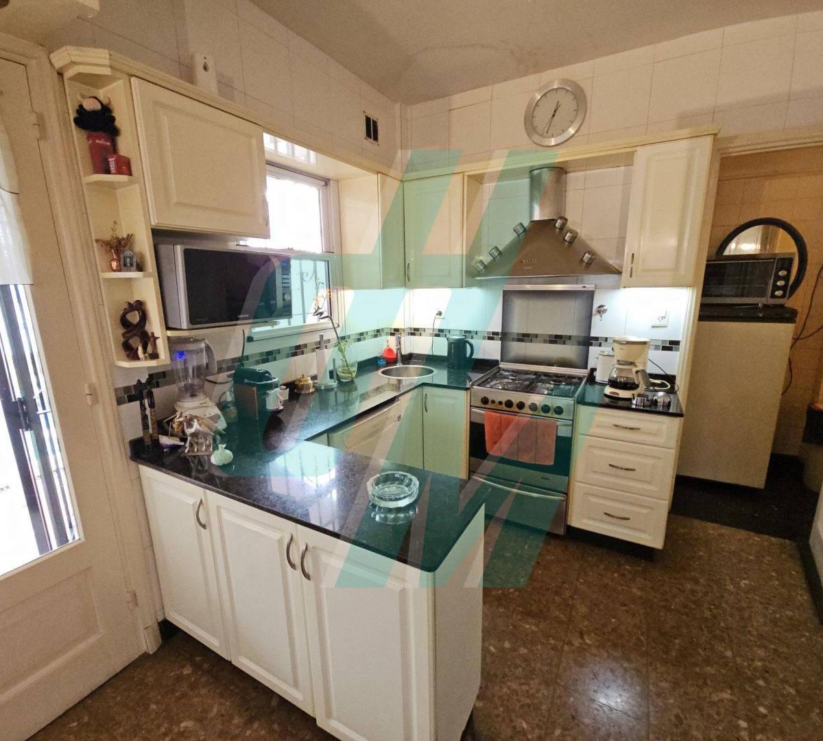 Exte. Casa Lote Propio 5 Ambs con Jardín y Pileta Floresta 4