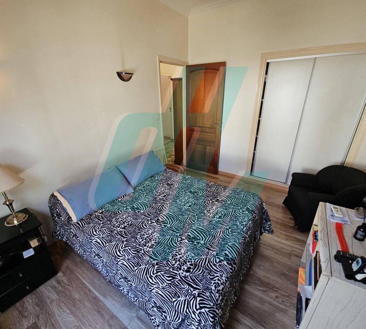 Exte. Casa Lote Propio 5 Ambs con Jardín y Pileta Floresta 4