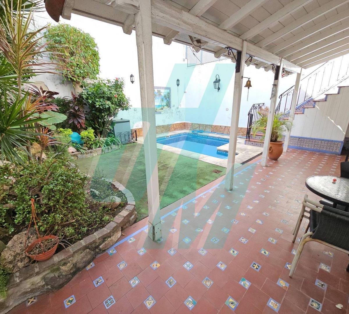 Exte. Casa Lote Propio 5 Ambs con Jardín y Pileta Floresta 5