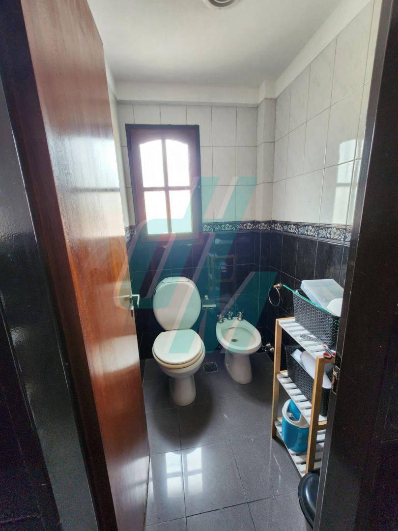 Foto de Hermosa casa 4 ambs con patio y parrilla en Villa del Parque, imagen 2