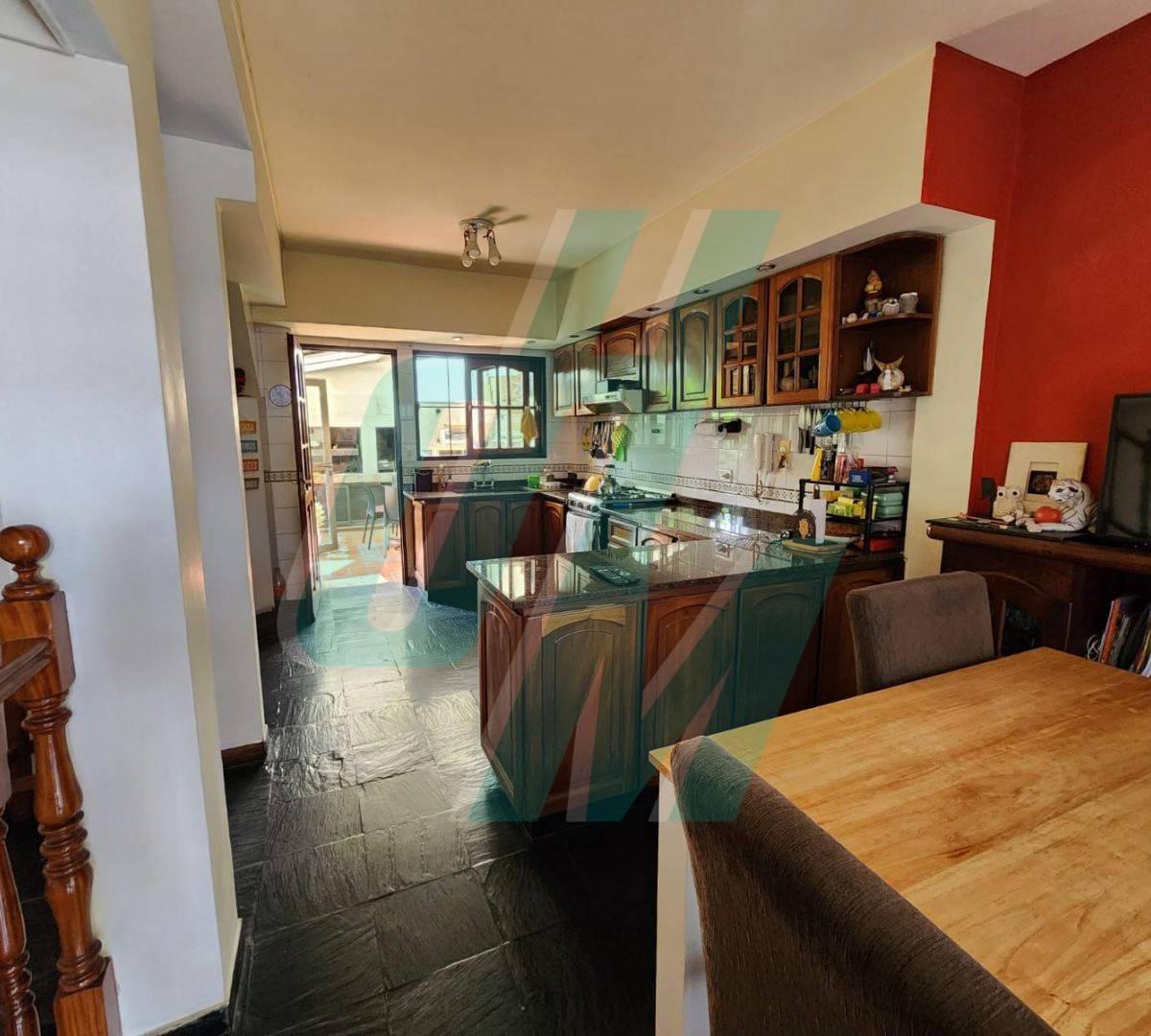 Foto de Hermosa casa 4 ambs con patio y parrilla en Villa del Parque, imagen 4