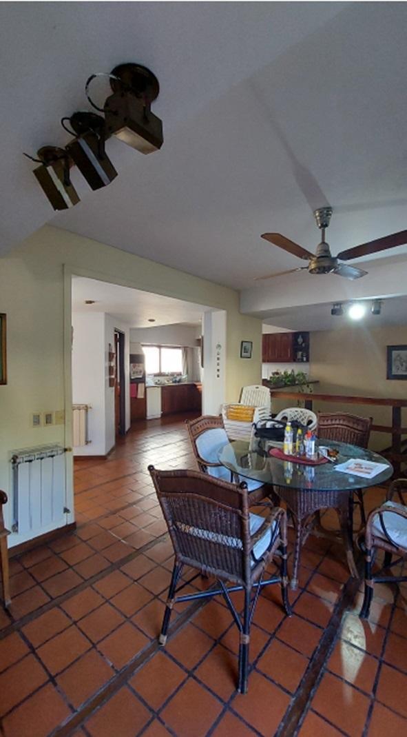 Fragata Sarmiento 1200 - Casa de 3 Plantas con Jardin, Pileta, Quincho y Cochera 3