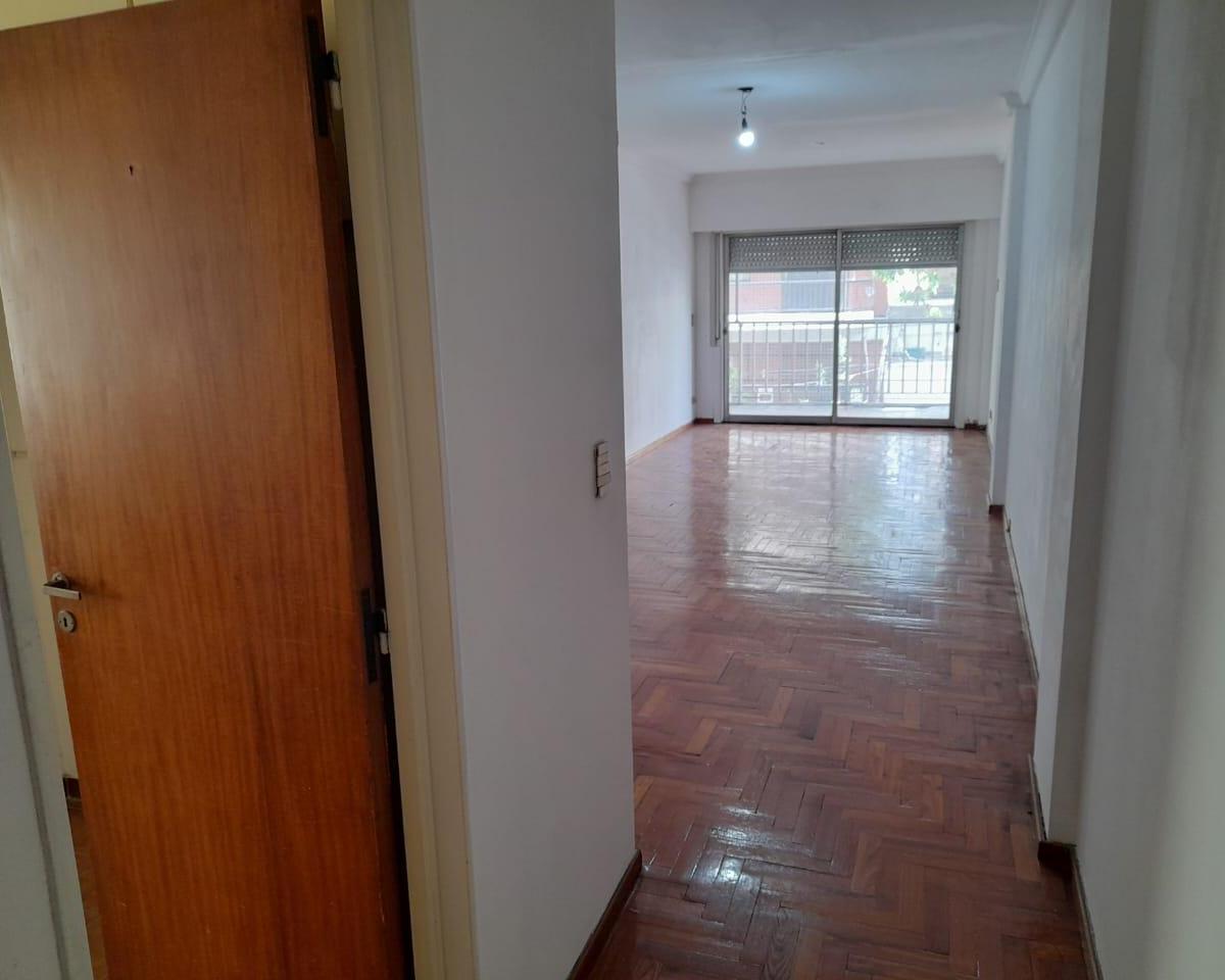 Senillosa 500 - 4 Ambientes Al Frente con Balcon - Cochera 2