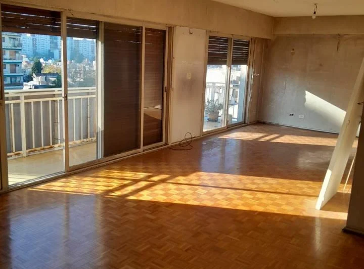 Camacua 500 - Piso con balcón corrido. Cochera y baulera 4