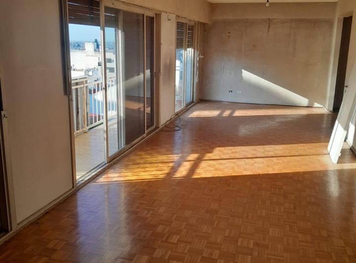 Camacua 500 - Piso con balcón corrido. Cochera y baulera 5