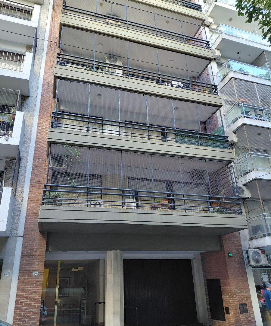 Arenales 2800 - Frente con balcón corrido - cochera fija