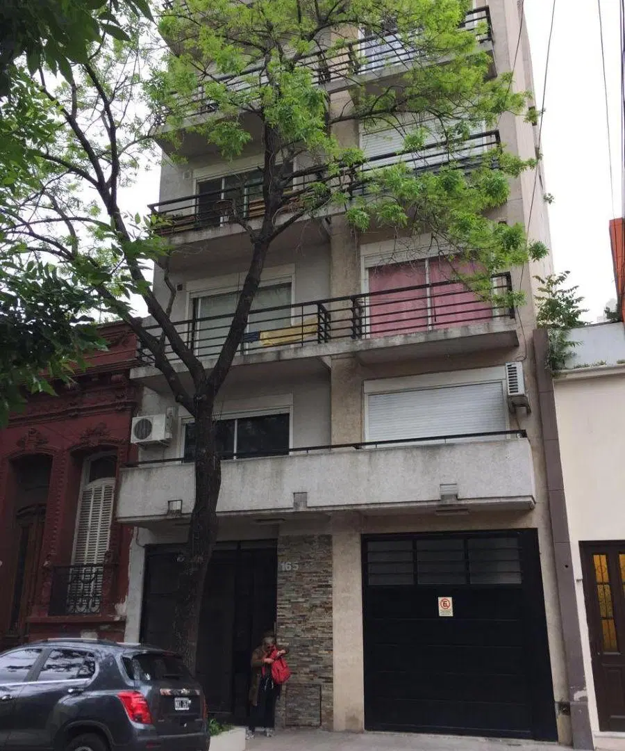 Pergamino 165 - Monoambiente con balcón . Muy luminoso 2
