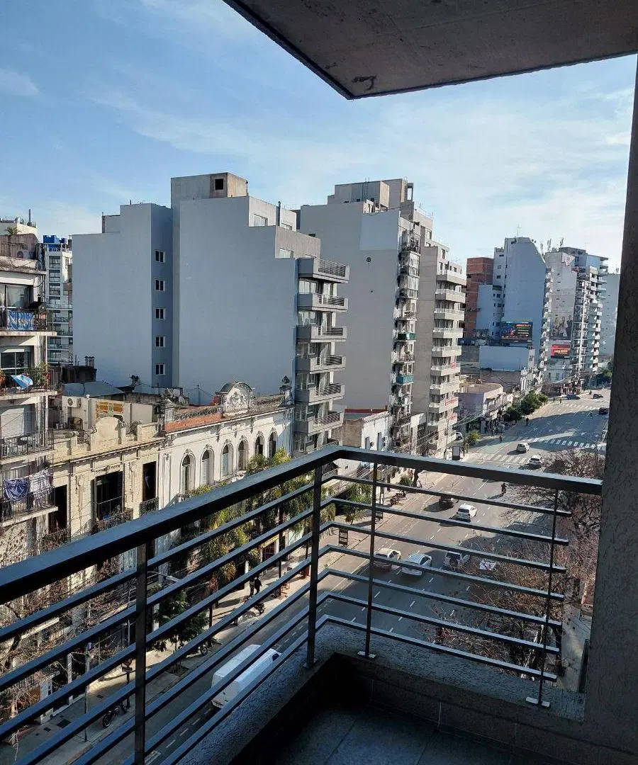 Av. Cordoba 4100 - 7° piso al frente con balcón. MUY LUMINOSO 8