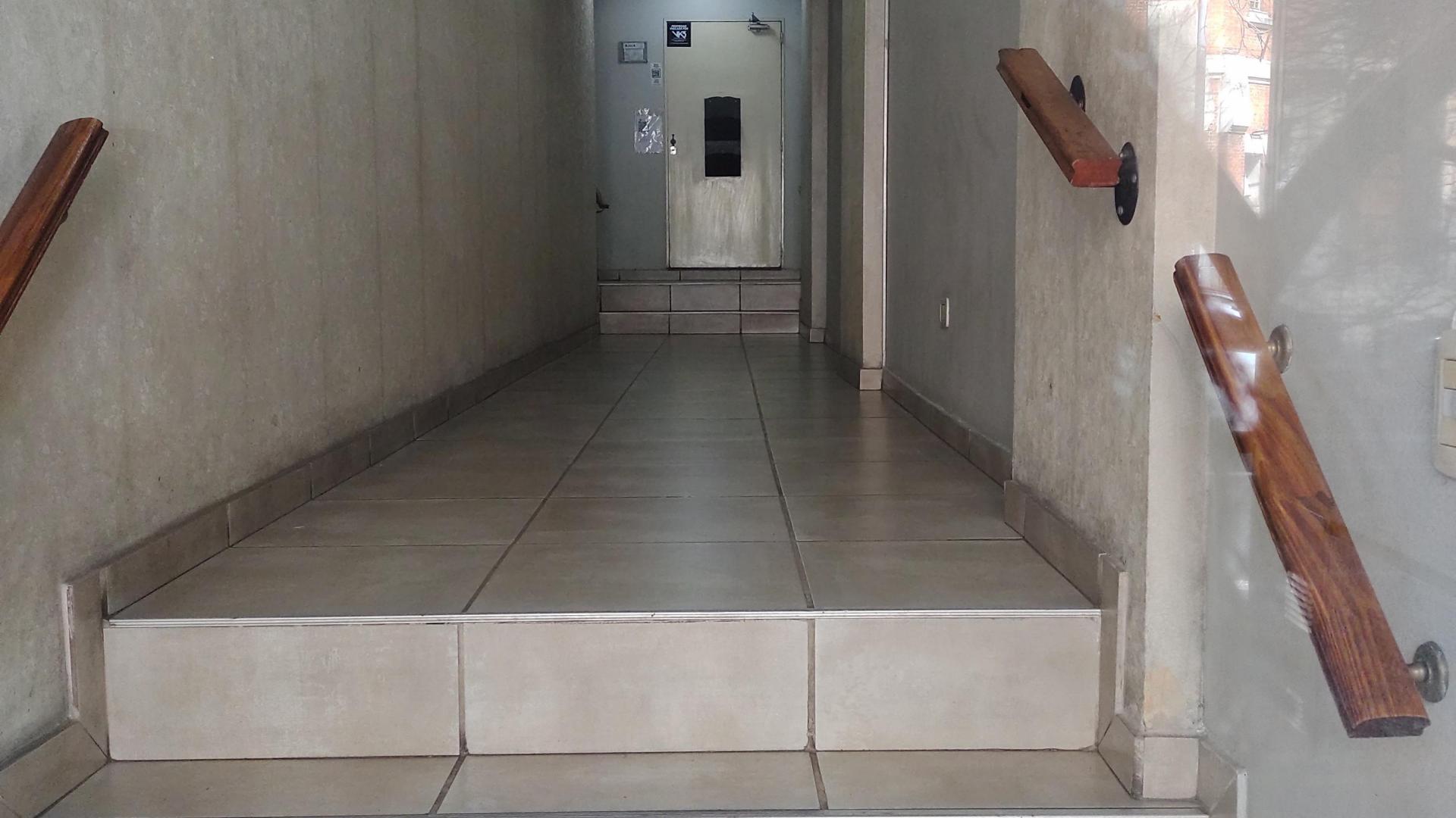 EXCELENTE MONOAMBIENTE 50 m , SUPER LUMINOSO AL FRENTE C/BALCON APTO PROF/VVDA