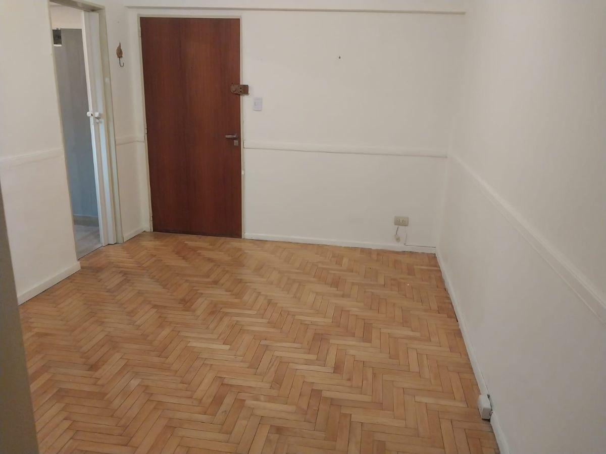 Departamento de 2 ambientes balcon frances, cocina y baño completo