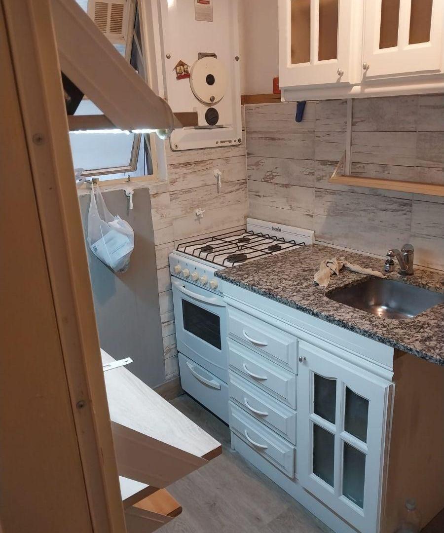 Foto de Departamento de 2 ambientes balcon frances, cocina y baño completo, imagen 4