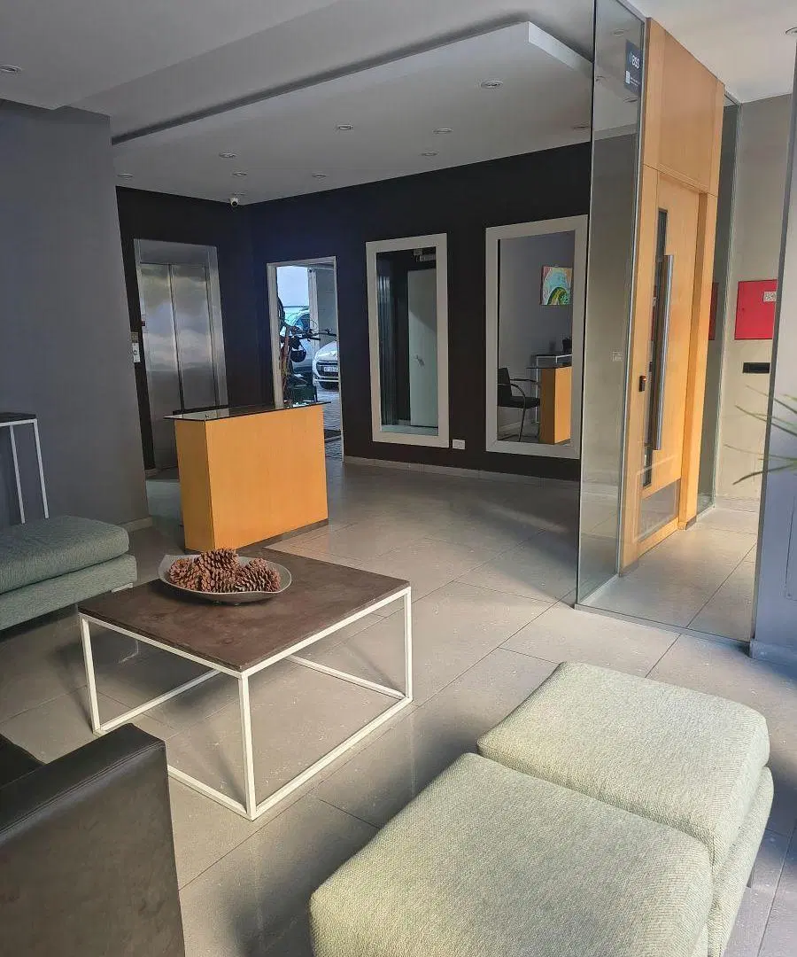1 Amb muy luminoso, Piso 4*, lateral con balcon , edificio con terraza y parrilla 3