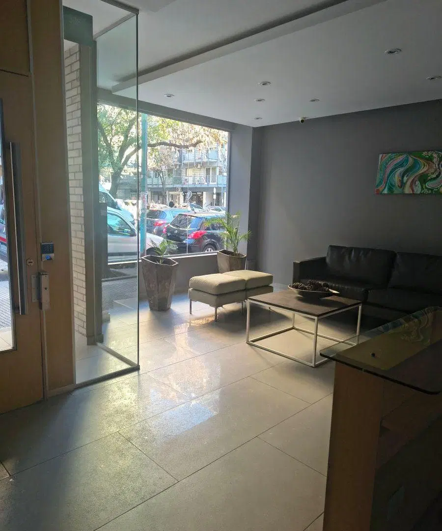 1 Amb muy luminoso, Piso 4*, lateral con balcon , edificio con terraza y parrilla 2