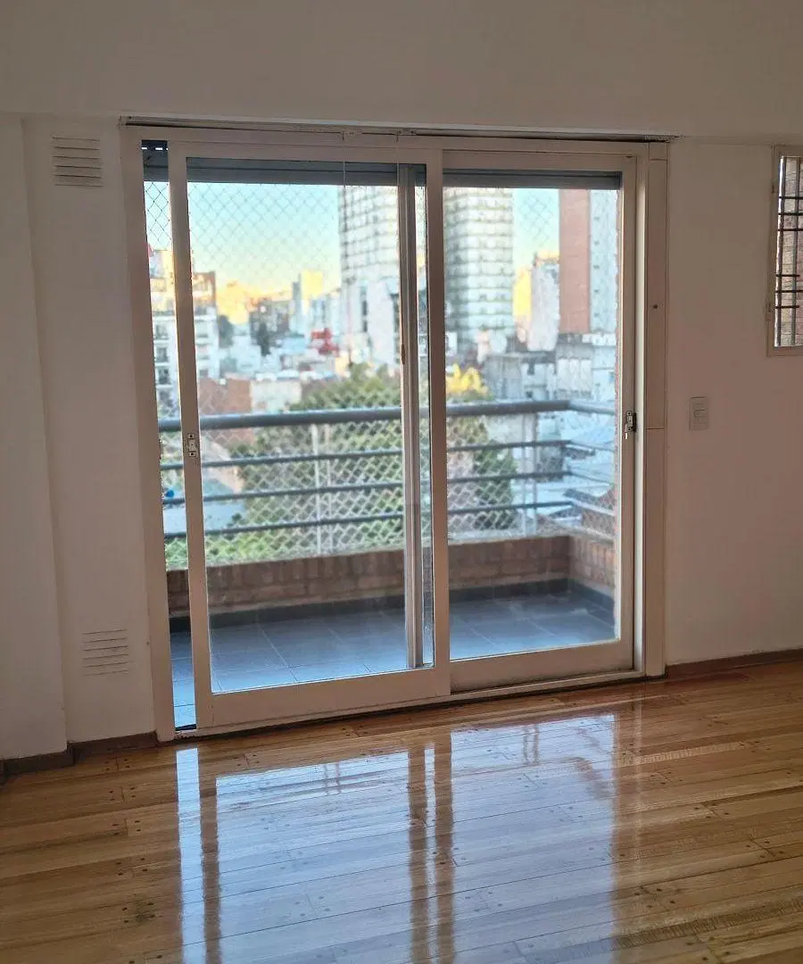 2 ambientes Piso 6, contrafrente vista abierta, muy luminoso 4