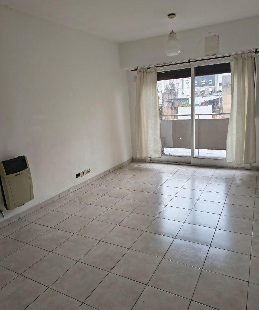 Foto de 4 ambientes al frente, Piso 4 , muy luminoso c/balcón, imagen 2