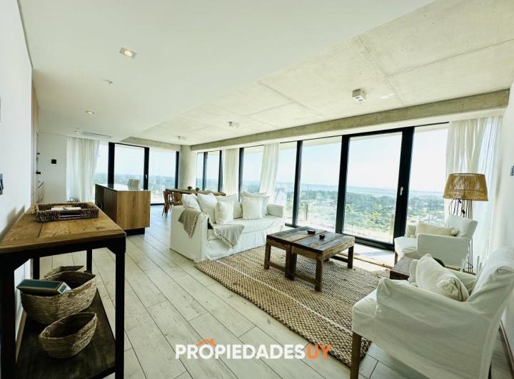 Foto de Venta de Apartamento de 1 Dormitorio en suite piso alto de Torre Surfside Village, Punta del Este, imagen 1