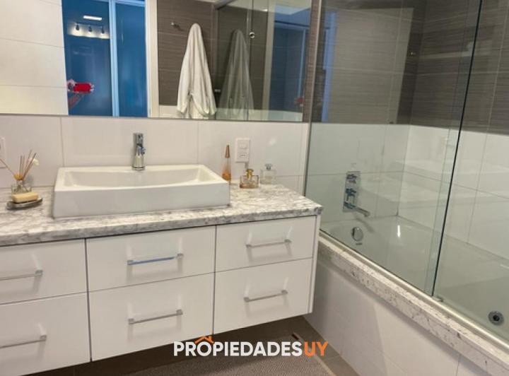 Apartamento esquinero con excelente vista 3