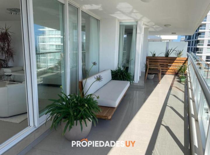 Apartamento esquinero con excelente vista 4