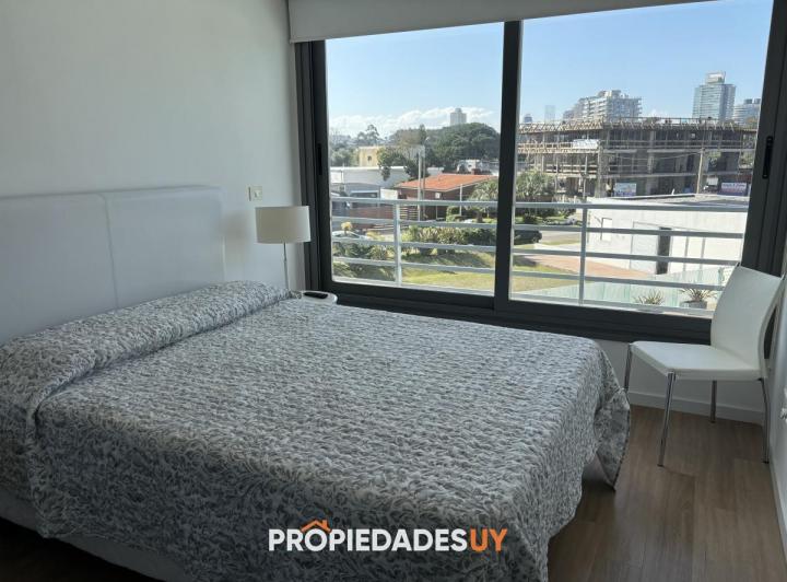 Foto de Apartamento en alquiler temporario Playa Mansa 2 dormitorios, imagen 4