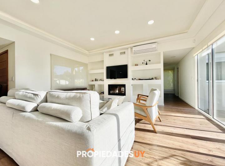 Foto de Moderna Casa de 4 Dormitorios, Piscina Climatizada y Parrillero, imagen 1