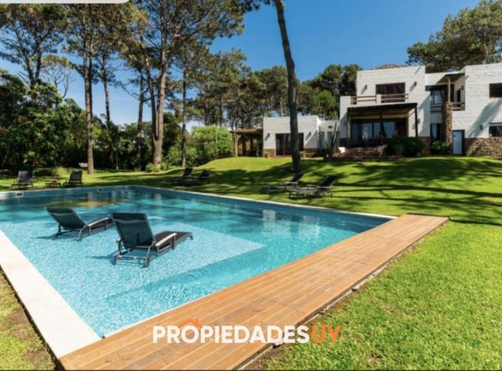 Foto de Excelente casa de 5 dormitorios mas dependencia y gran parque a 200, imagen 1