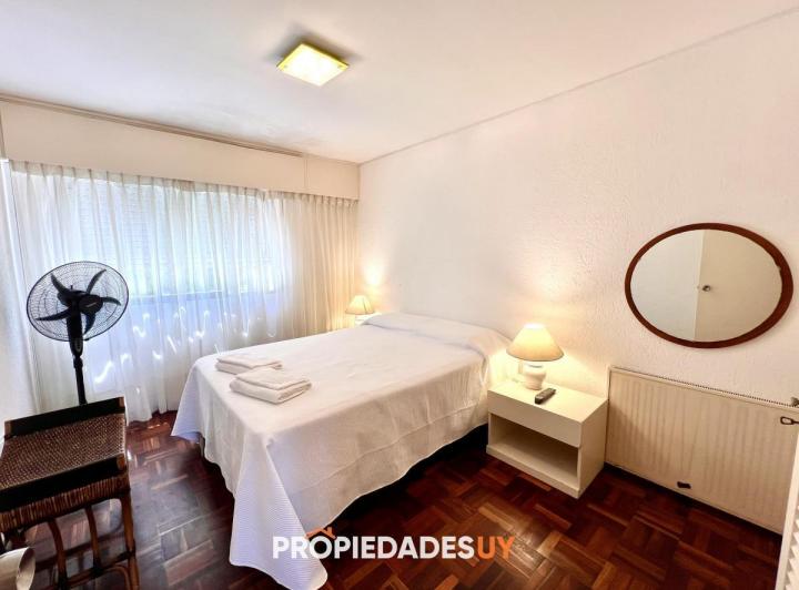 Foto de Alquiler apartamento 2 dormitorios 2 baños- Playa Mansa, Punta del Este, imagen 3