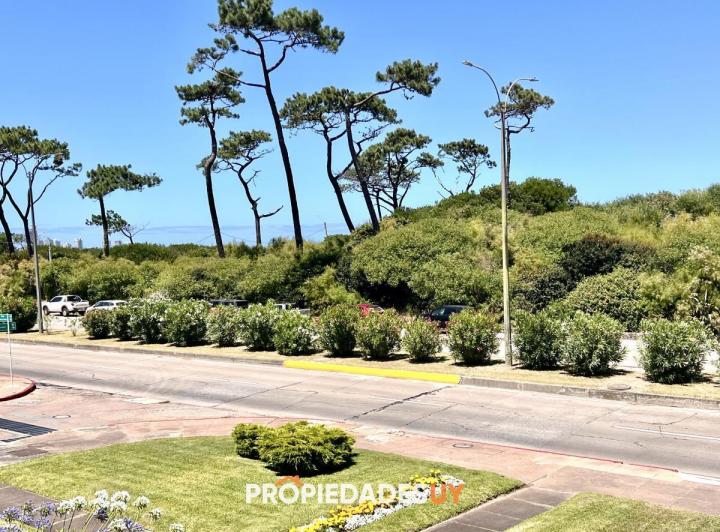 Alquiler apartamento 2 dormitorios 2 baños- Playa Mansa, Punta del Este