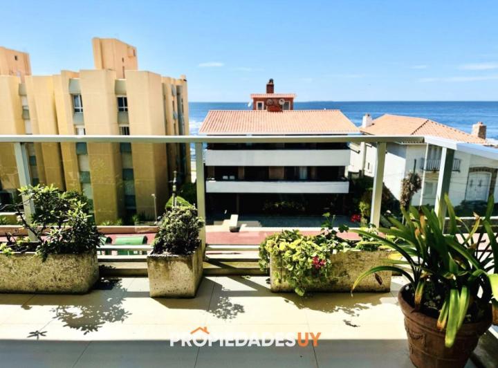 Apartamento de 3 Dormitorios en Alquiler, Península de Punta del Este